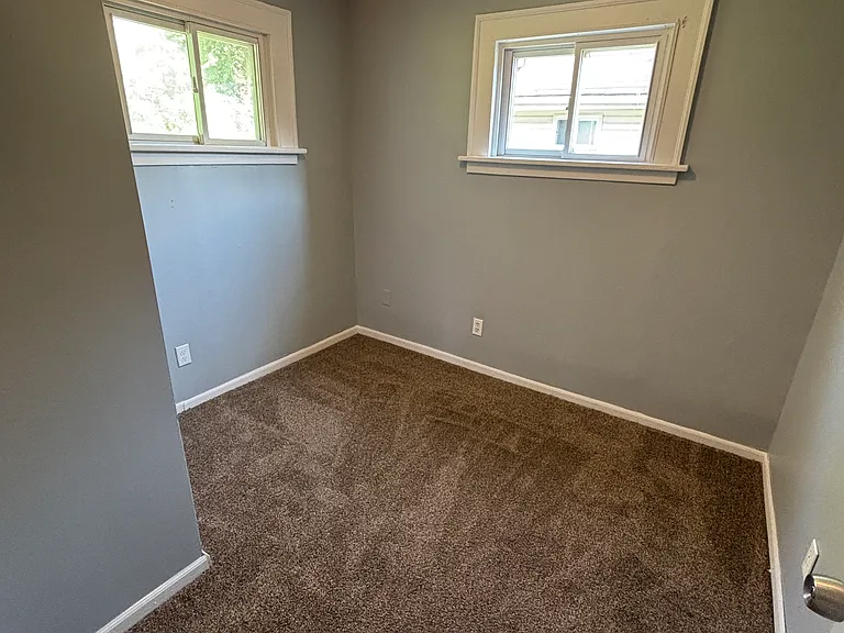 1163 Pondview Ave — Photo 11