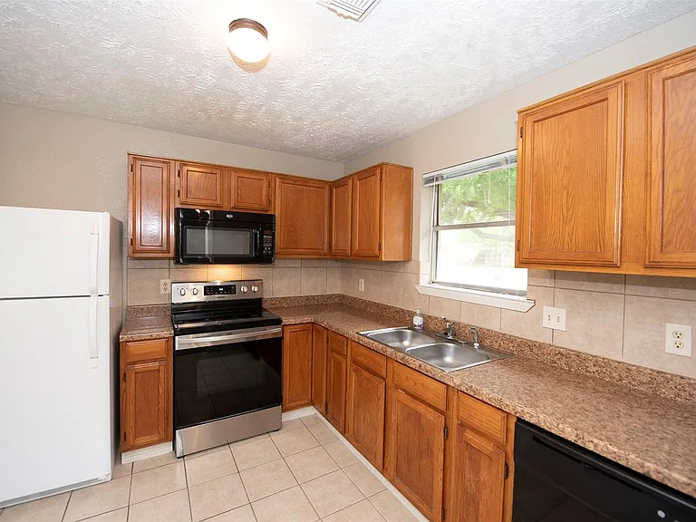 2513 Harpers Ferry Dr — Photo 9