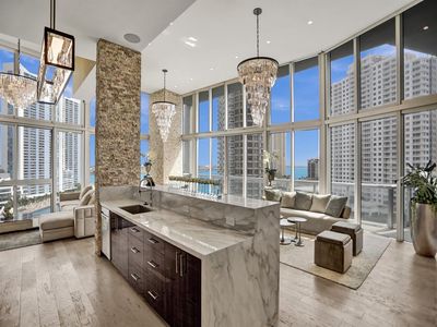 465 Brickell Ave #1401, Miami, FL, 33131