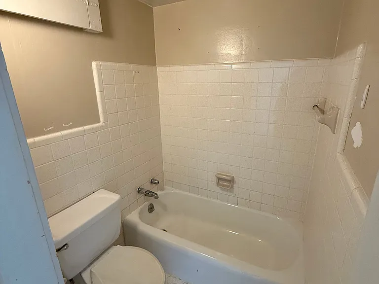 210 N Steele Ave #A — Photo 8
