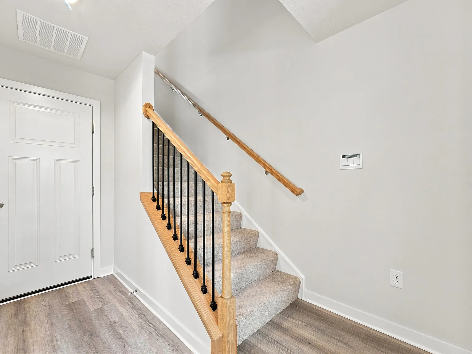 4 bed, 2.5 bath, 1760 sqft, $3,100 — Photo 4
