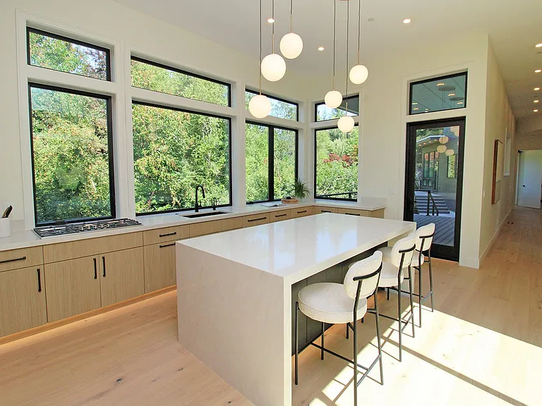6233 SW Hamilton Way — Photo 8