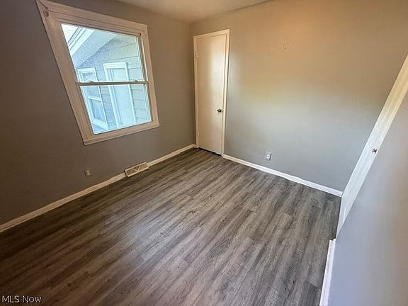 5th image of 2646 Harmont Ave NE