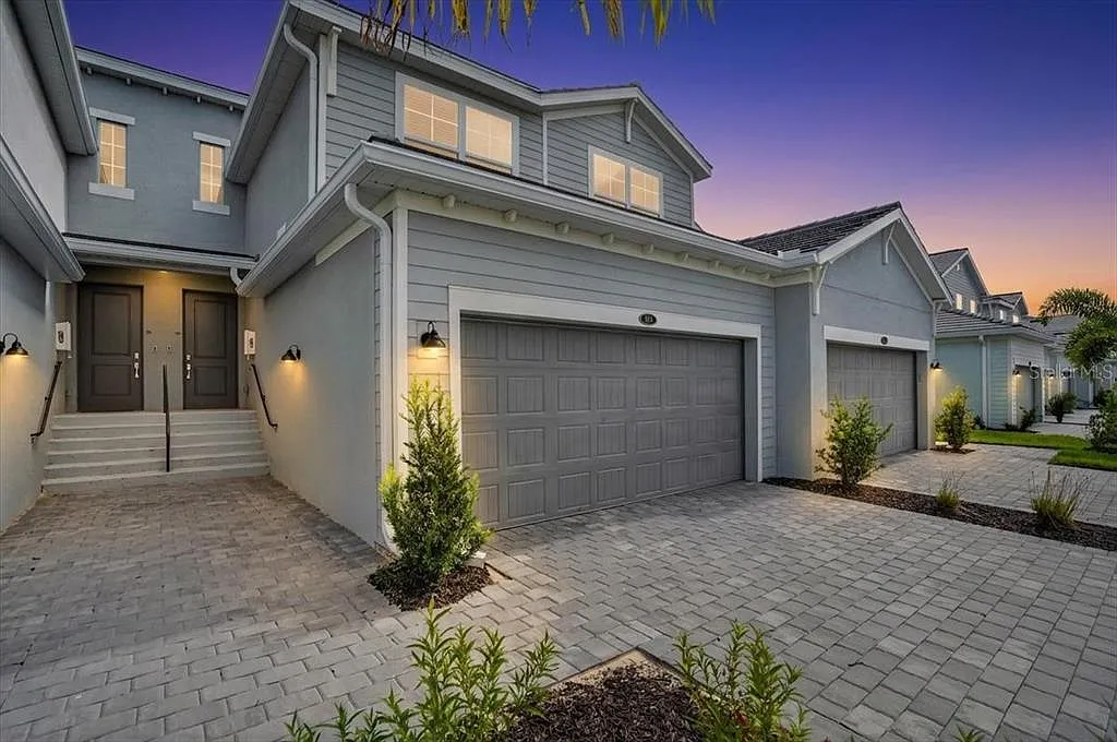 3 bed, 2.0 bath, 2110 sqft, $5,000 — Photo 1