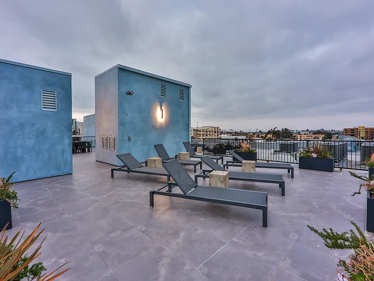 900 N Wilcox Ave #105 — Photo 72