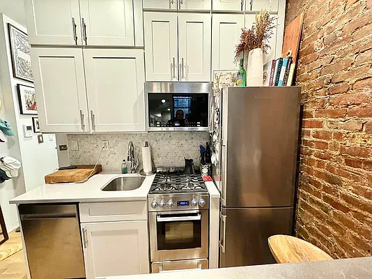 Rented by J PRESTON AND ASSOCIATES INC | media 7