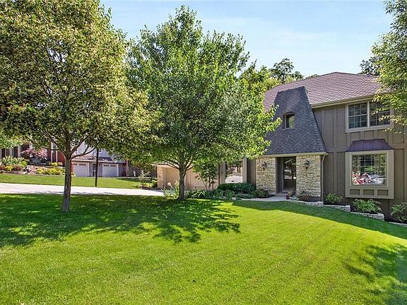 New exterior paint, new driveway, new plantings....fantastic curb appeal!