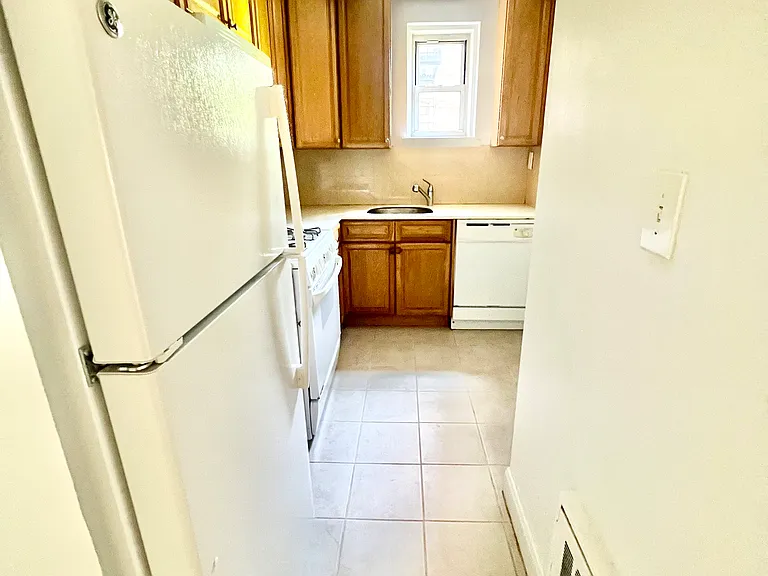44-30 Douglaston Pkwy #4B — Photo 9