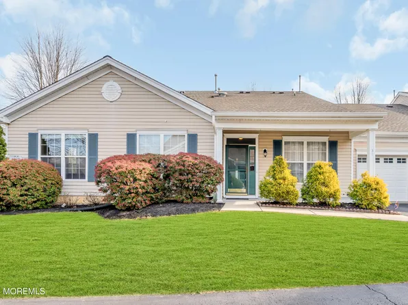 34 Autumntide Drive, Lakewood, NJ 08701