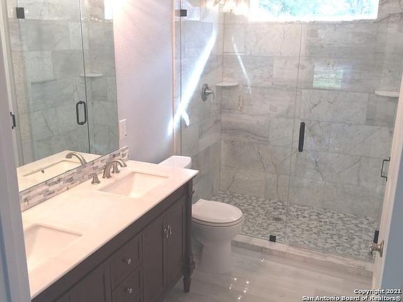 4th image of 1811 Lakeview Dr