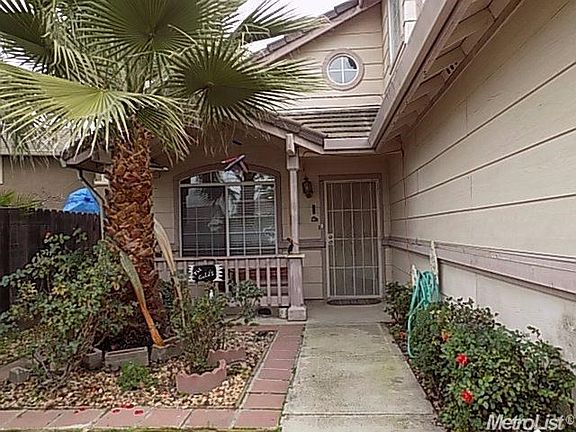 Front view going to porch and main entrance