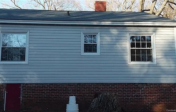 4th image of 613 E Maple Ave