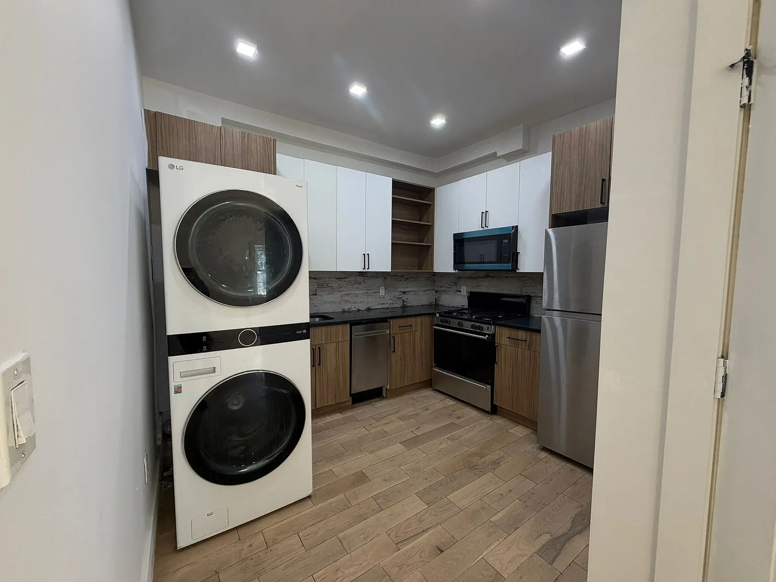 3 bed, 1200 sqft, $2,800 — Photo 3