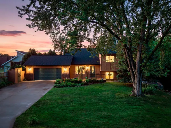 456 Vadnais Rd, Vadnais Heights, MN 55127