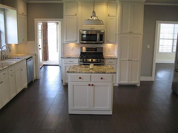 3rd image of 2104 Elizabeth Dr