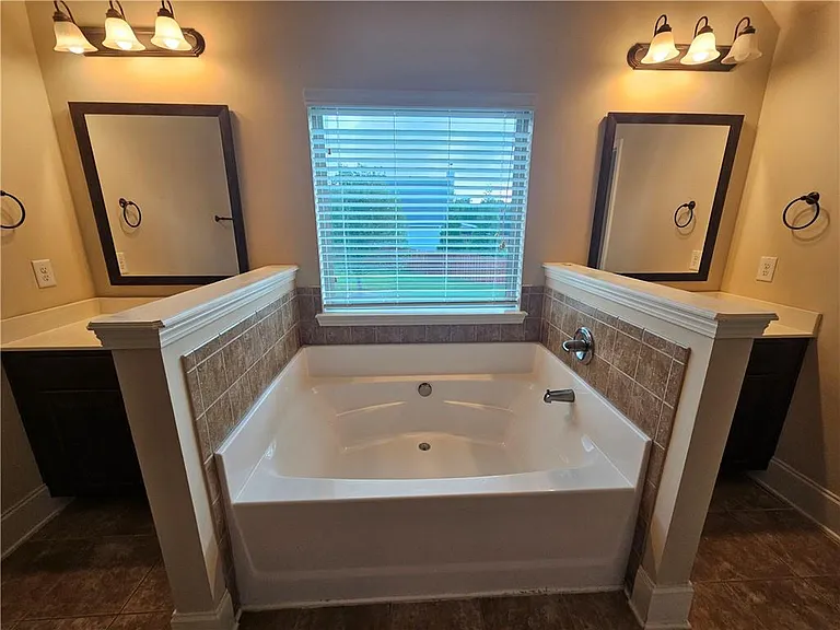 1550 Horseshoe Creek Ln — Photo 23