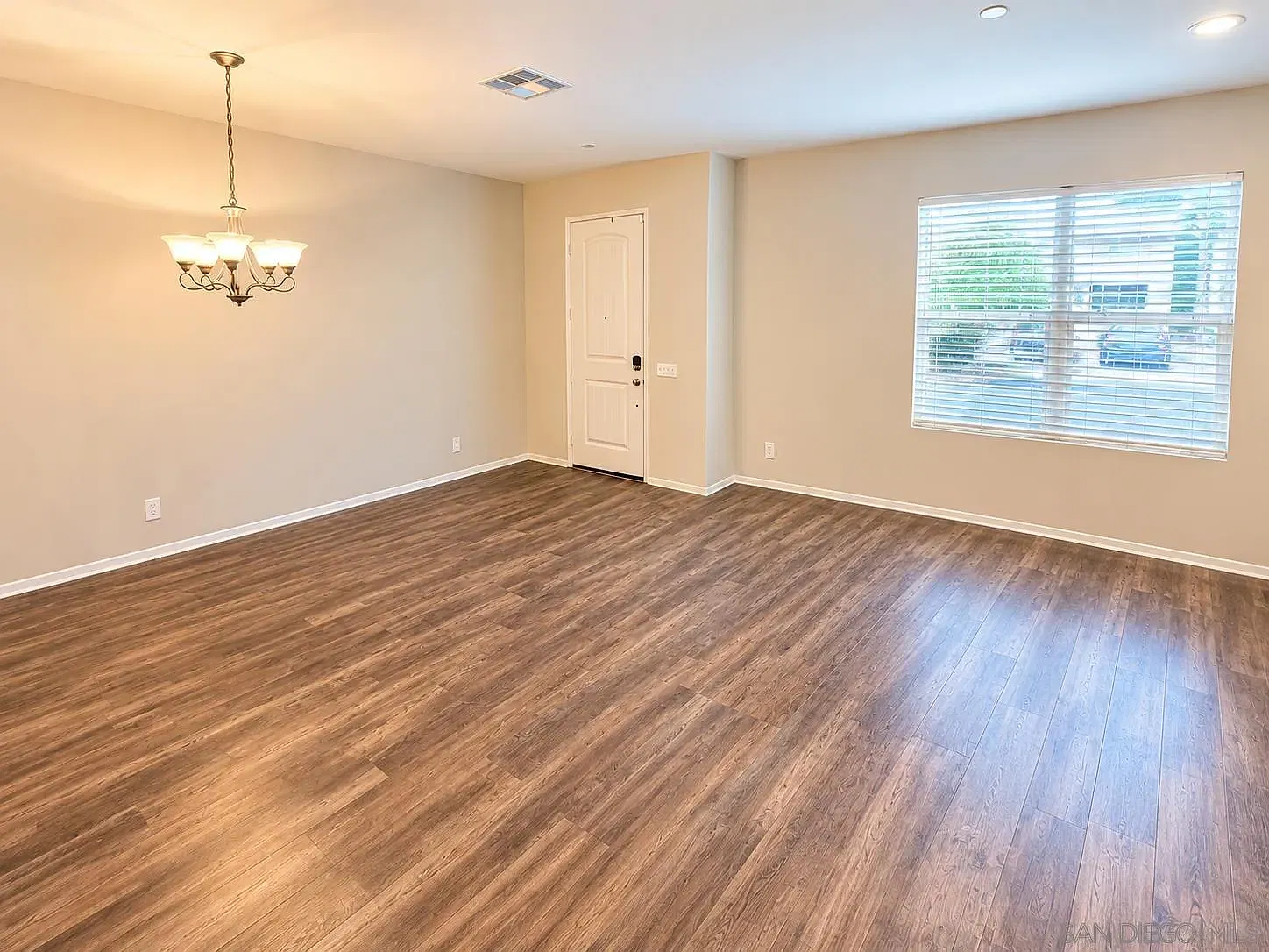 4 bed, 3.5 bath, 2366 sqft, $4,700 — Photo 1