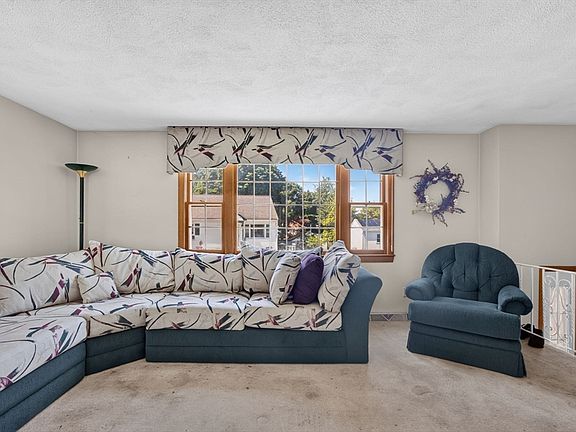 3rd image of 39 Mountain Ave