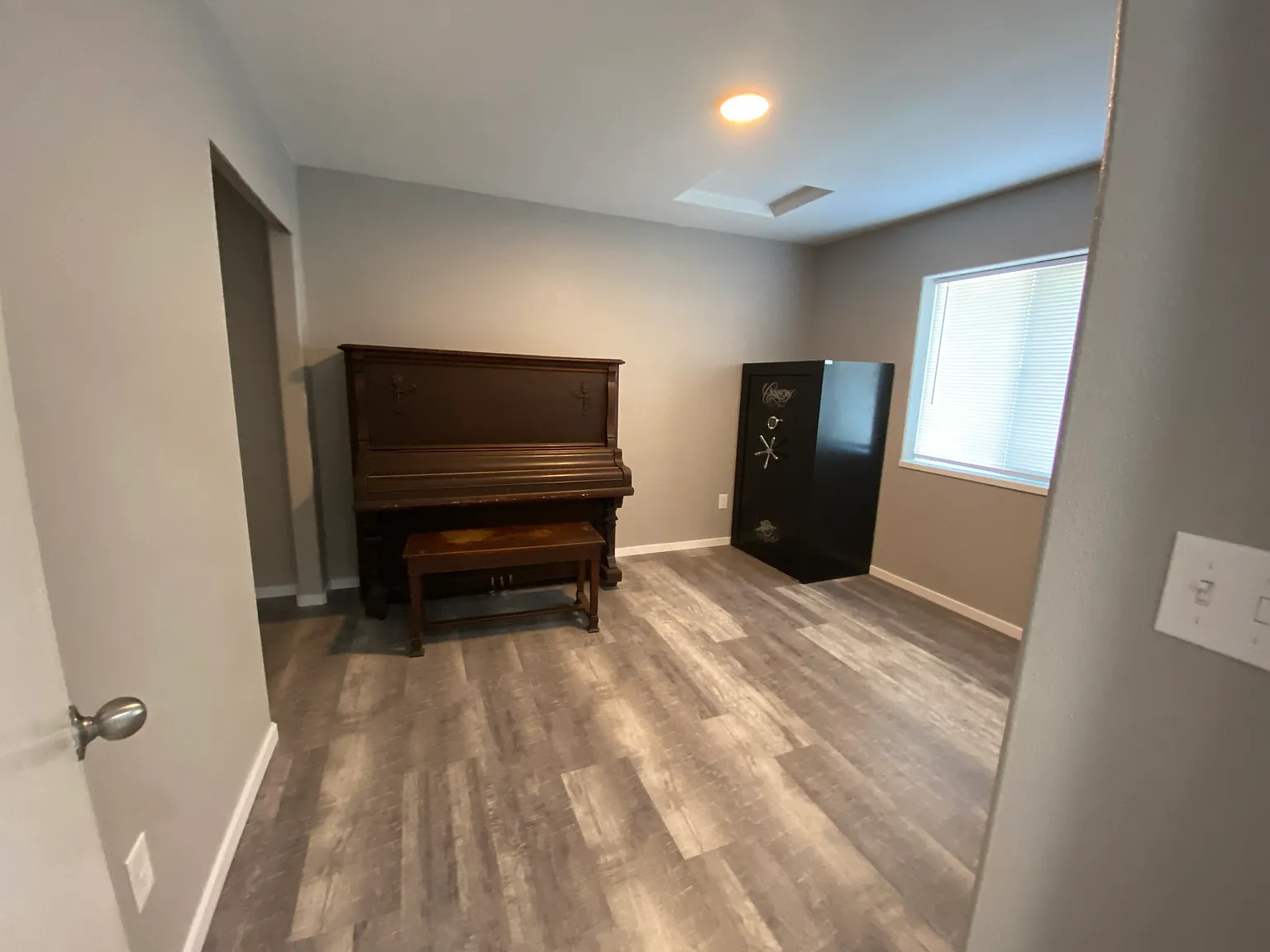4 bed, 1500 sqft, $2,300 — Photo 3