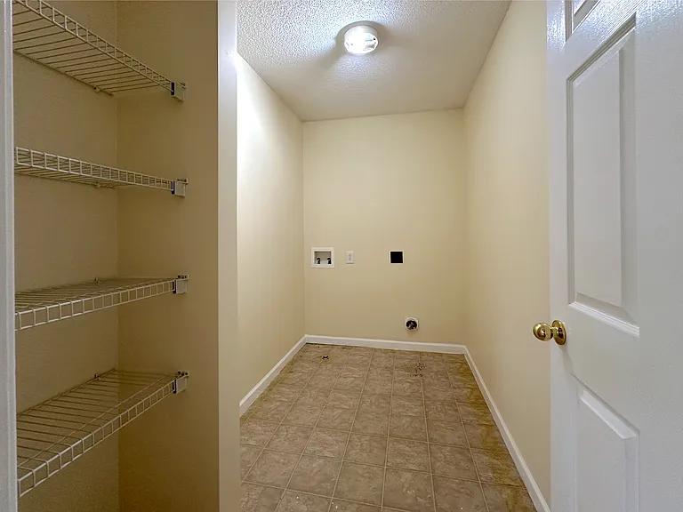 1210 Whitman Dr — Photo 23