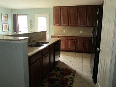3rd image of 112 Easton Glen Ln