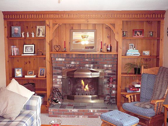 Cozy fireplace w/ hand-crafted mantle & built-in shelves