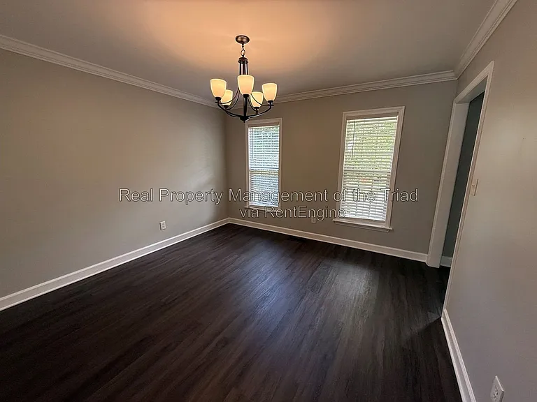 2740 Bridgeport Dr — Photo 6