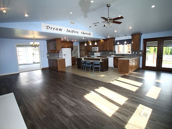 2nd image of 221 Mays Dr