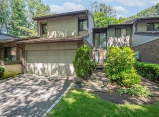 274 Vista Dr, Jericho, NY 11753