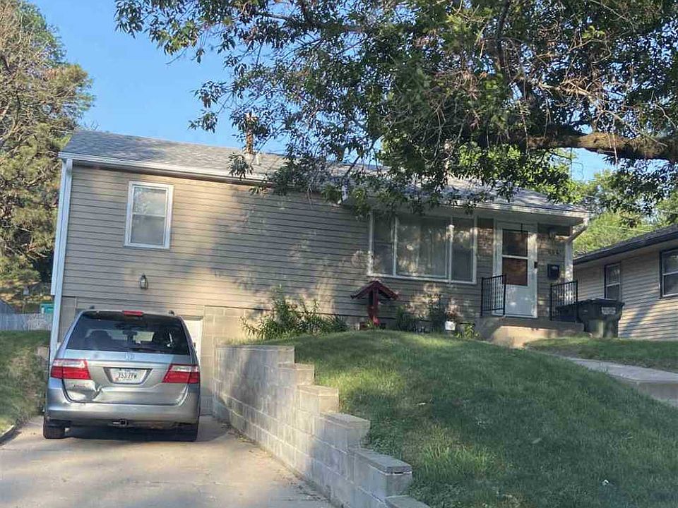 1st image of 904 S Martha St