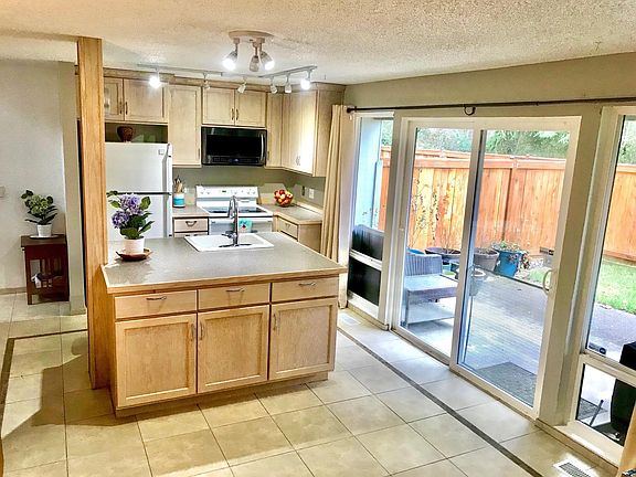 Kitchen with easy access to fenced in backyard, greenbelt trails, and community pool, courts, play-field. Includes, fridge, dish washer, garbage disposal, microwave, electric oven/stove.