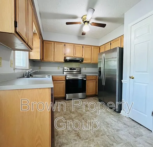 121 Sprucepine Dr — Photo 7