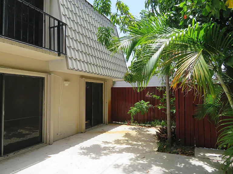 1700 Embassy Dr #708 — Photo 26
