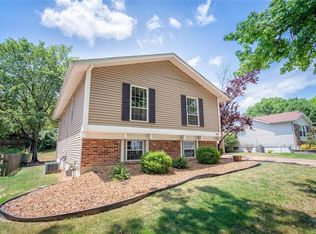 332 Brightfield Dr, Ballwin, MO