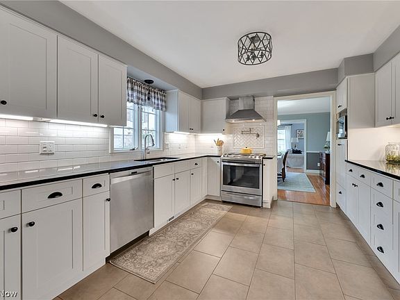 5th image of 559 Hickory Hollow Dr