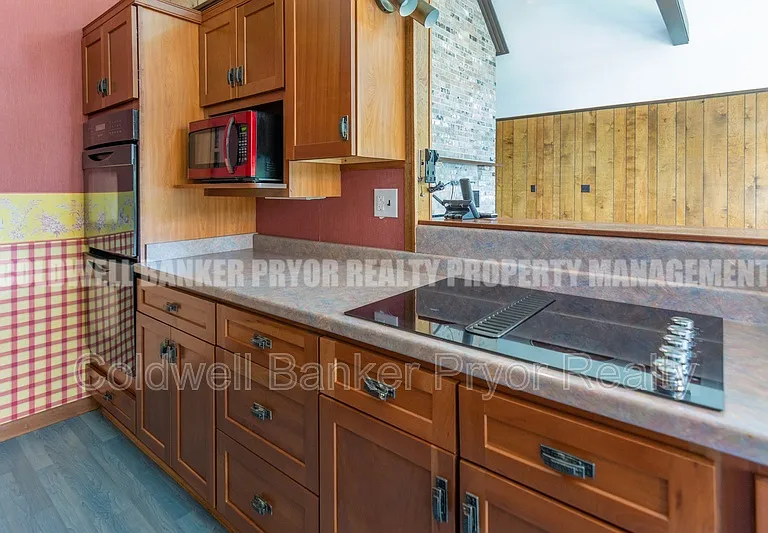 165 Lakeshore Ct — Photo 21
