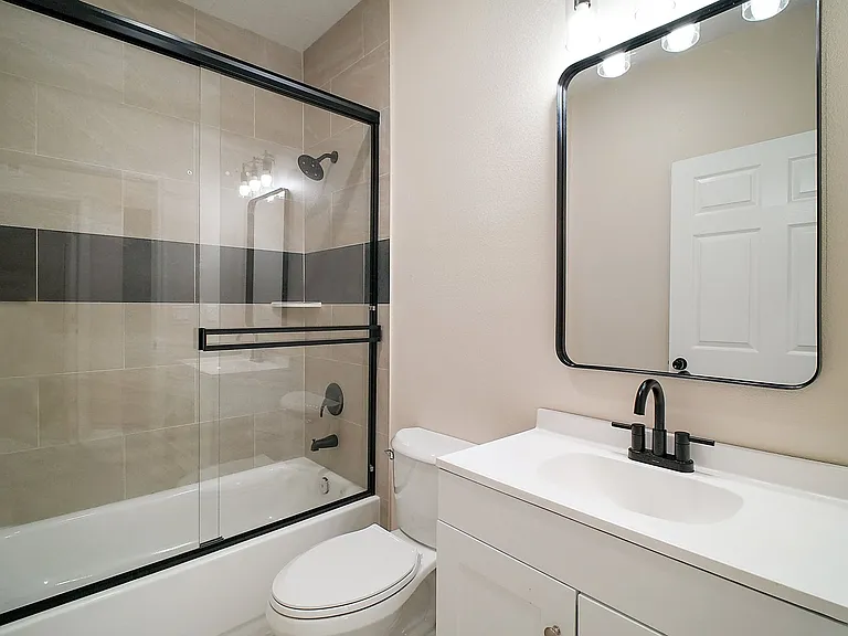 201 N Dewey St #202 — Photo 4