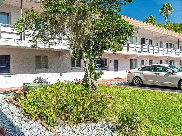 1100 Martinique Dr #106 — Photo 28