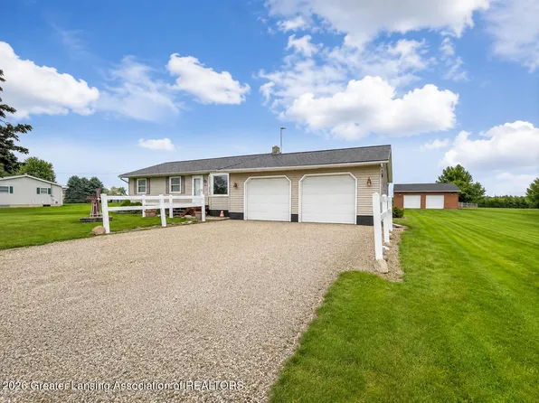 8595 W Price Rd, Saint Johns, MI 48879