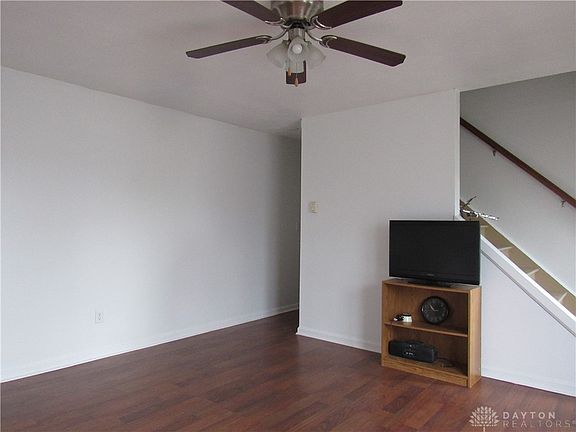 3rd image of 2519 Foxchase Ct W