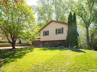 4913 Violet Ln, Madison, WI 53714