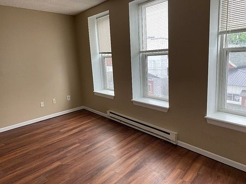 5th image of 234 Coffeen St APT 2G