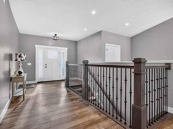 3rd image of 702 Deer Woods Dr