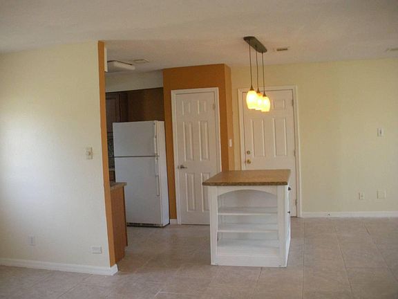 4th image of 4800 Yacht Harbour Dr