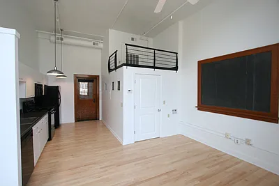 100 Broadway Blvd NE — Photo 2