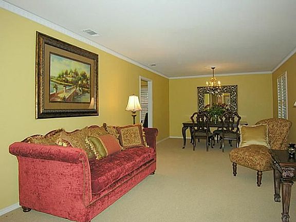 3rd image of 554 Summit Dr