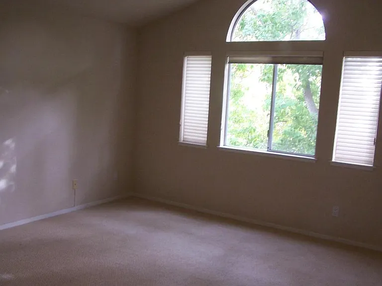 3125 Woods Cir — Photo 8