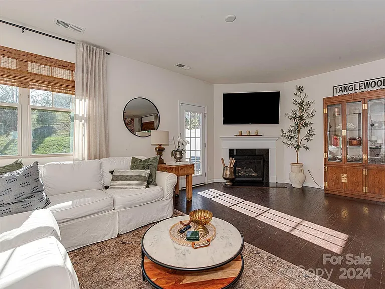 4023 Black Walnut Way — Photo 7
