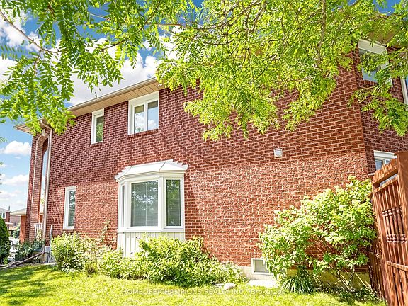 3rd image of 1622 Sandhurst Cres