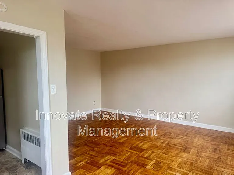910 E Sharpnack St #2 — Photo 7